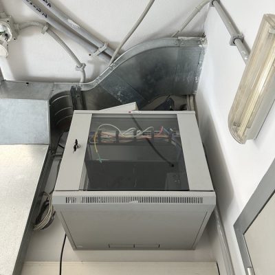 armadio di rete montato a parete